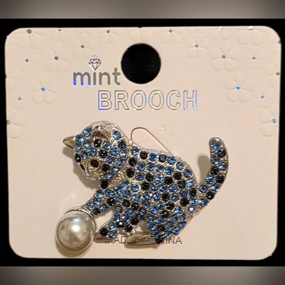 Blue Rhinestone Cat Brooch - Picture 2 of 2
